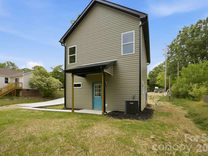 2412 SUMMIT Avenue, Kannapolis, NC 28081.  MLS# CAR4371081, YatesRealty ID 23968. 