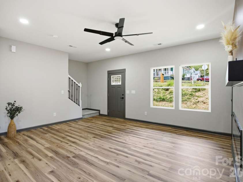 2412 SUMMIT Avenue, Kannapolis, NC 28081.  MLS# CAR4371081, YatesRealty ID 23968. 