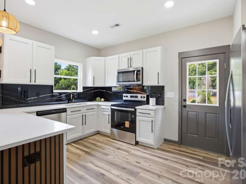 2412 SUMMIT Avenue, Kannapolis, NC 28081.  MLS# CAR4371081, YatesRealty ID 23968. 