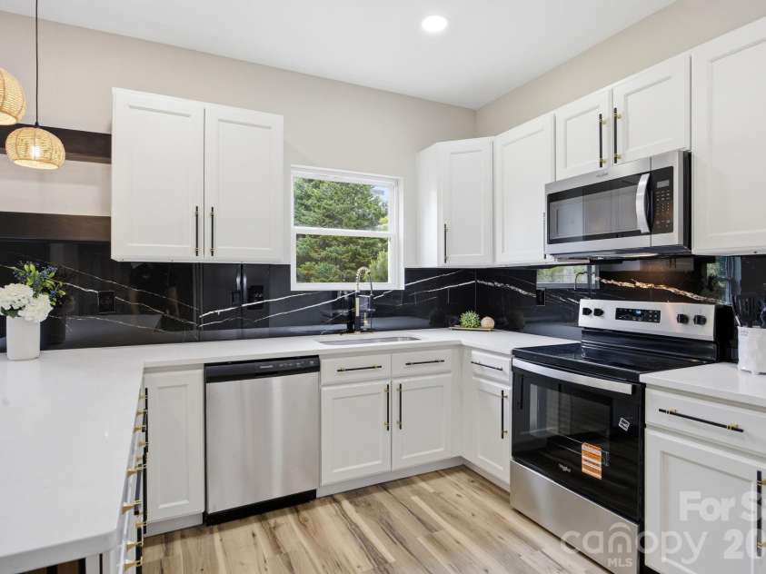 2412 SUMMIT Avenue, Kannapolis, NC 28081.  MLS# CAR4371081, YatesRealty ID 23968. 