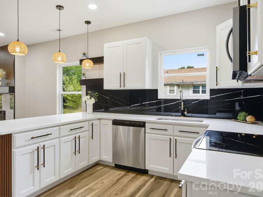 2412 SUMMIT Avenue, Kannapolis, NC 28081.  MLS# CAR4371081, YatesRealty ID 23968. 