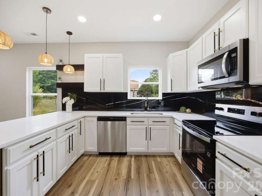 2412 SUMMIT Avenue, Kannapolis, NC 28081.  MLS# CAR4371081, YatesRealty ID 23968. 