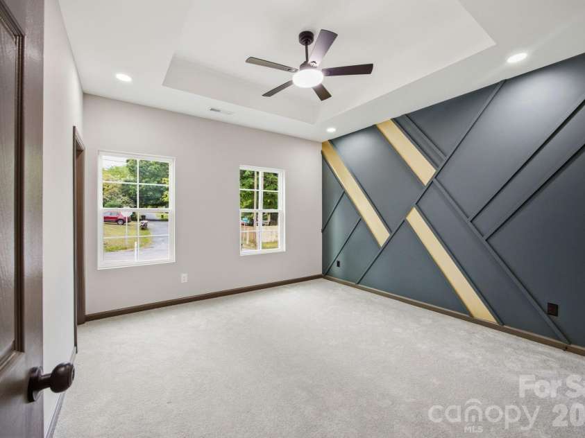 2412 SUMMIT Avenue, Kannapolis, NC 28081.  MLS# CAR4371081, YatesRealty ID 23968. 
