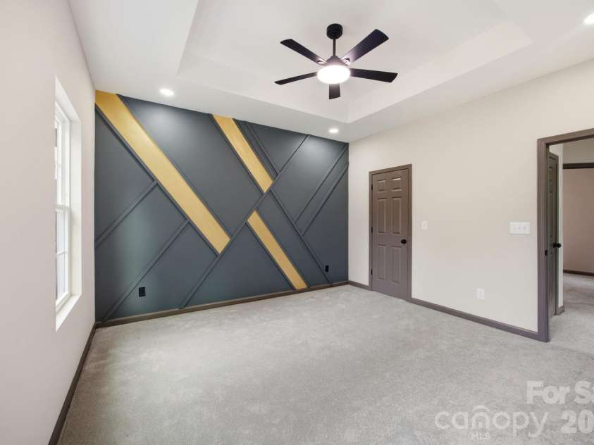 2412 SUMMIT Avenue, Kannapolis, NC 28081.  MLS# CAR4371081, YatesRealty ID 23968. 