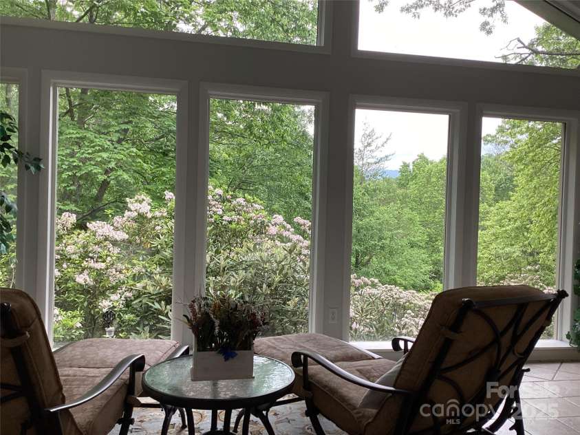 31 Rhododendron Road, Black Mountain, NC 28711.  MLS# CAR4271764, YatesRealty ID 23968. 