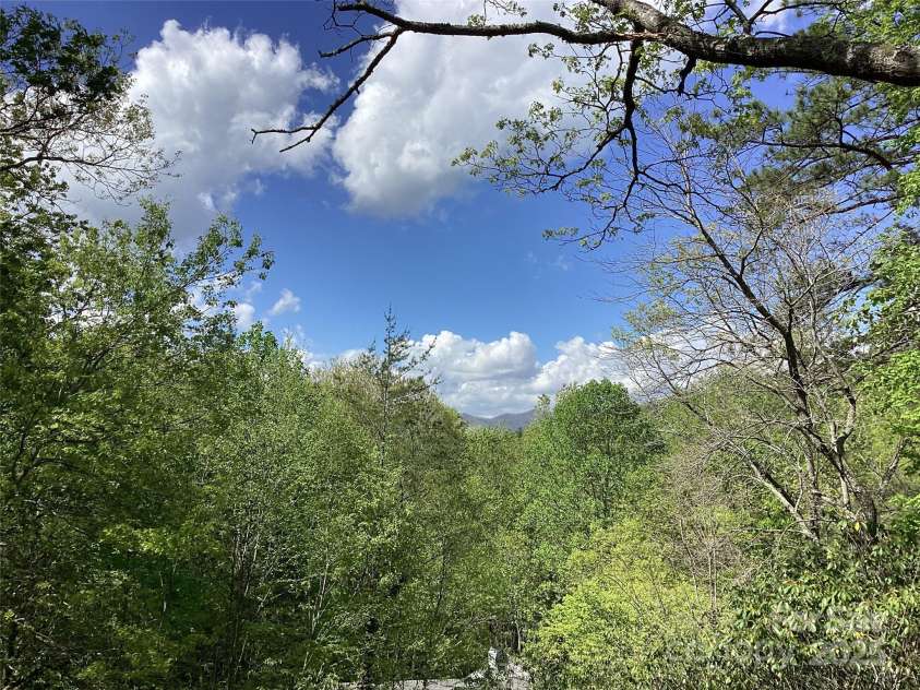 31 Rhododendron Road, Black Mountain, NC 28711.  MLS# CAR4271764, YatesRealty ID 23968. 