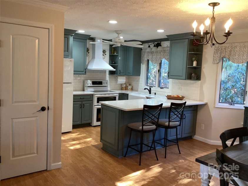 31 Rhododendron Road, Black Mountain, NC 28711.  MLS# CAR4271764, YatesRealty ID 23968. 