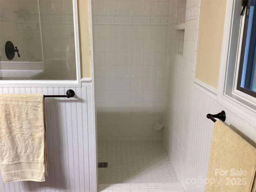 31 Rhododendron Road, Black Mountain, NC 28711.  MLS# CAR4271764, YatesRealty ID 23968. 