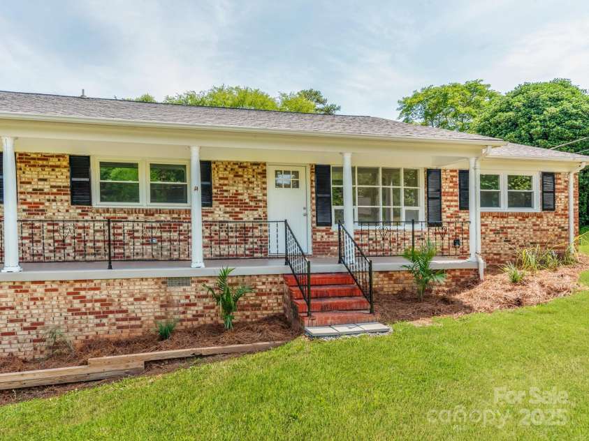 1606 Rhyne Street, Gastonia, NC 28054.  MLS# CAR4275229, YatesRealty ID 23969. 