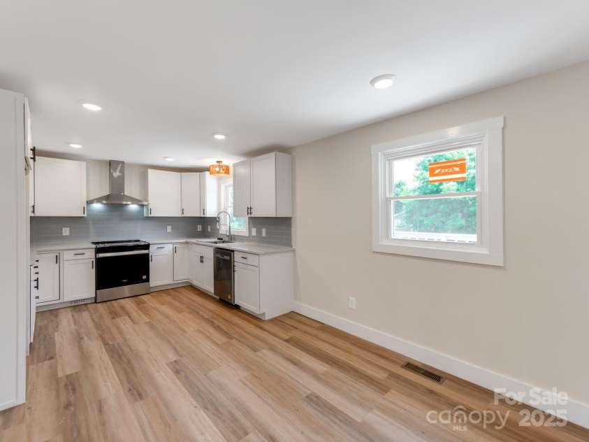 1606 Rhyne Street, Gastonia, NC 28054.  MLS# CAR4275229, YatesRealty ID 23969. 