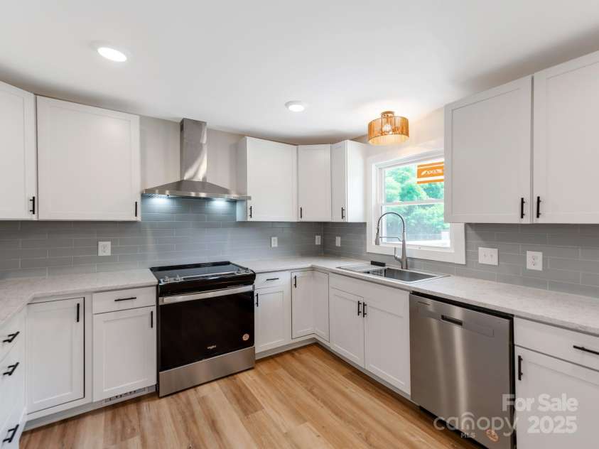 1606 Rhyne Street, Gastonia, NC 28054.  MLS# CAR4275229, YatesRealty ID 23969. 