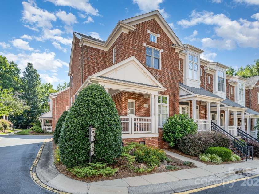 4937 Hill View Drive, Charlotte, NC 28210.  MLS# CAR4276958, YatesRealty ID 23970. 