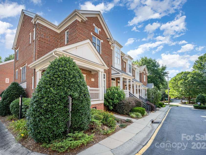 4937 Hill View Drive, Charlotte, NC 28210.  MLS# CAR4276958, YatesRealty ID 23970. 
