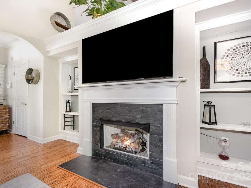 4937 Hill View Drive, Charlotte, NC 28210.  MLS# CAR4276958, YatesRealty ID 23970. 