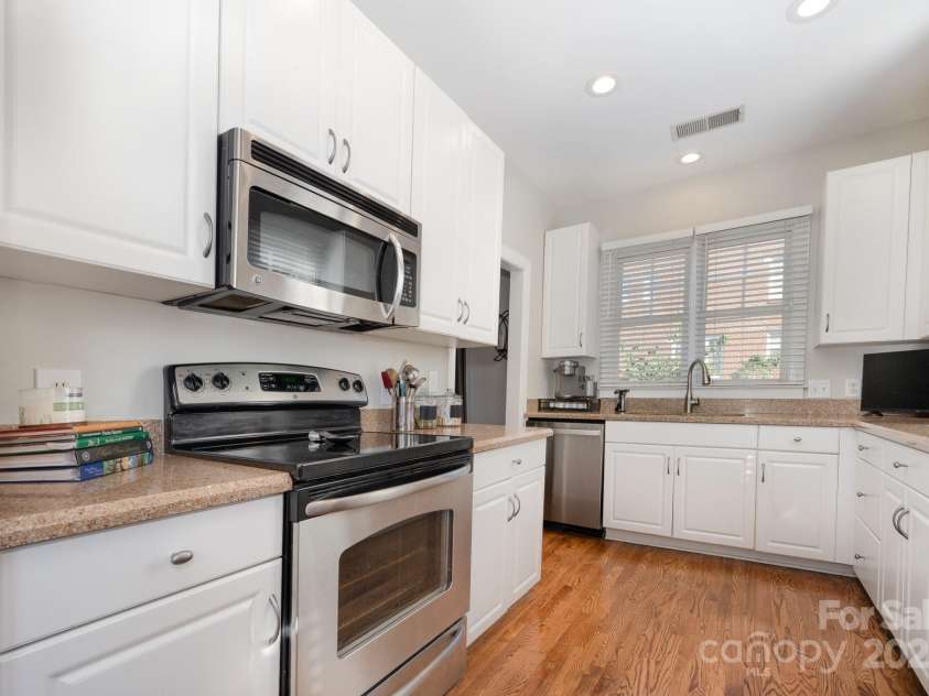 4937 Hill View Drive, Charlotte, NC 28210.  MLS# CAR4276958, YatesRealty ID 23970. 
