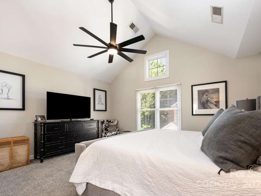4937 Hill View Drive, Charlotte, NC 28210.  MLS# CAR4276958, YatesRealty ID 23970. 