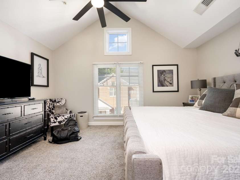 4937 Hill View Drive, Charlotte, NC 28210.  MLS# CAR4276958, YatesRealty ID 23970. 