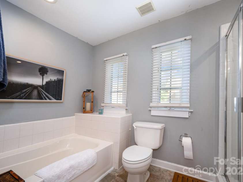 4937 Hill View Drive, Charlotte, NC 28210.  MLS# CAR4276958, YatesRealty ID 23970. 