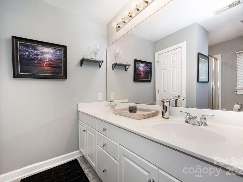 4937 Hill View Drive, Charlotte, NC 28210.  MLS# CAR4276958, YatesRealty ID 23970. 