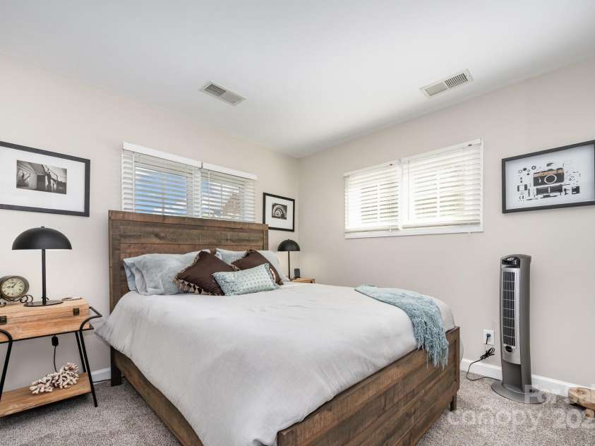 4937 Hill View Drive, Charlotte, NC 28210.  MLS# CAR4276958, YatesRealty ID 23970. 