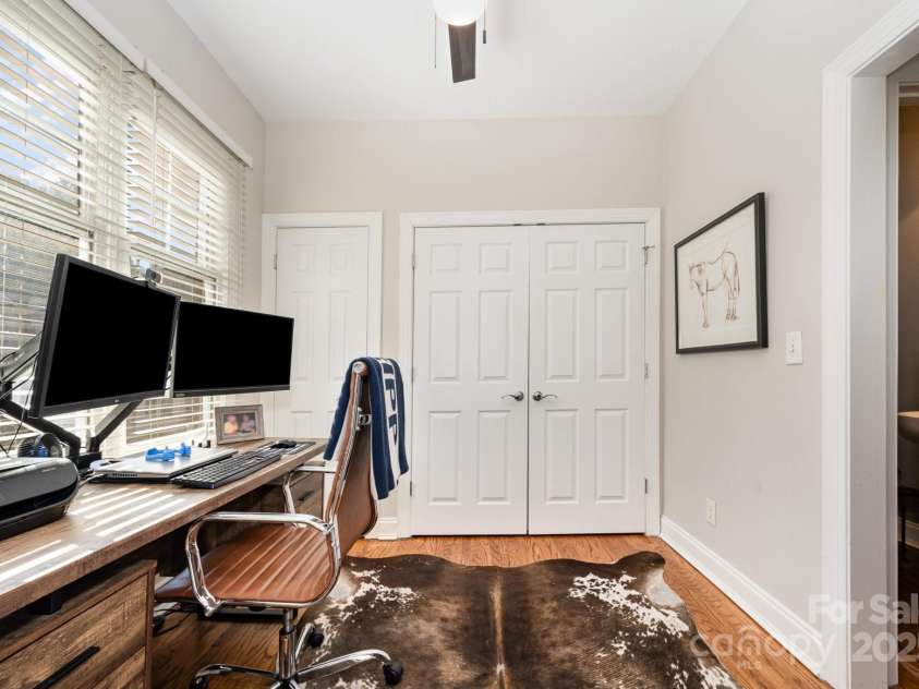 4937 Hill View Drive, Charlotte, NC 28210.  MLS# CAR4276958, YatesRealty ID 23970. 