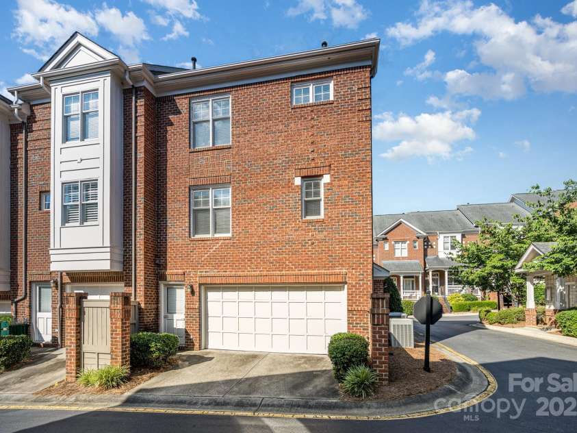 4937 Hill View Drive, Charlotte, NC 28210.  MLS# CAR4276958, YatesRealty ID 23970. 