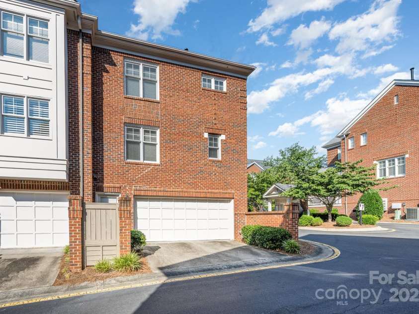 4937 Hill View Drive, Charlotte, NC 28210.  MLS# CAR4276958, YatesRealty ID 23970. 