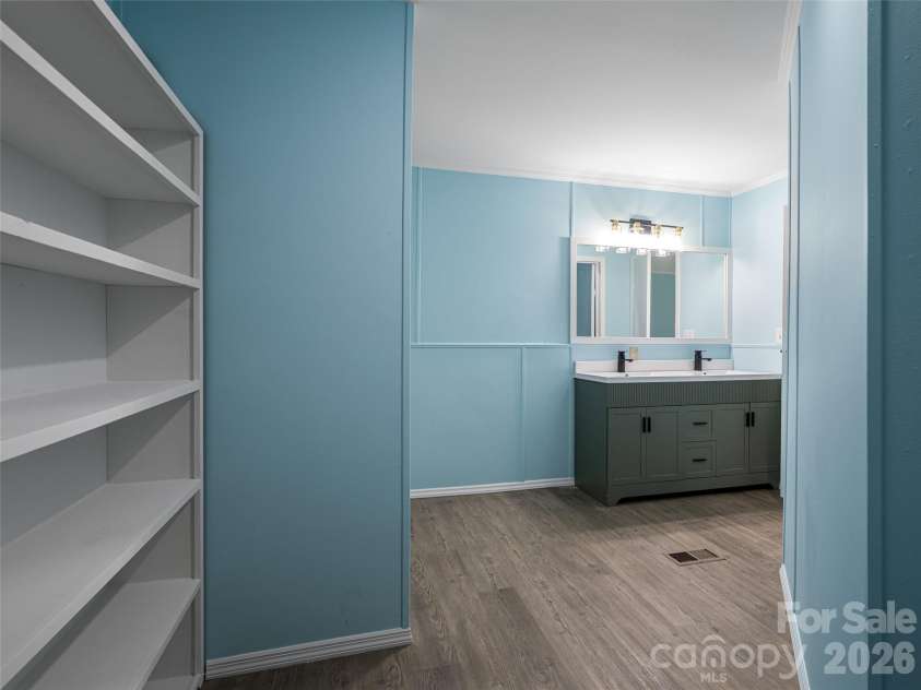 101 Heather Drive, Asheville, NC 28806.  MLS# CAR4378282, YatesRealty ID 23971. 