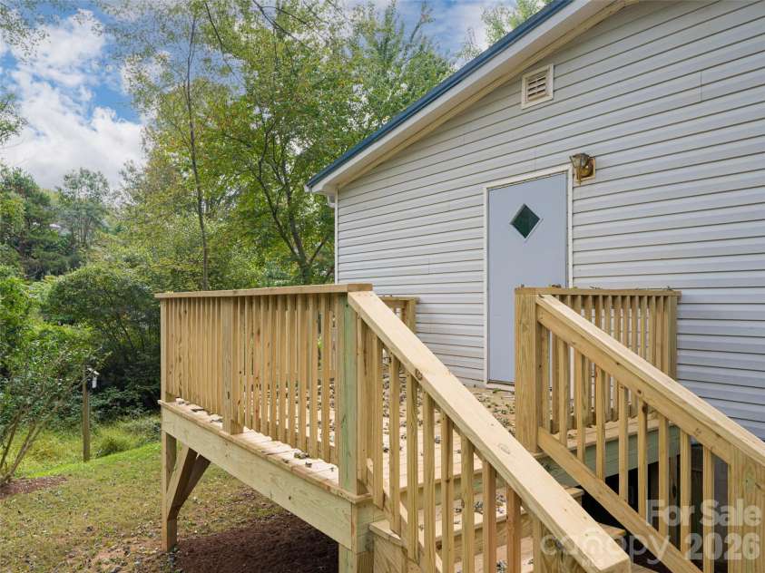 101 Heather Drive, Asheville, NC 28806.  MLS# CAR4378282, YatesRealty ID 23971. 