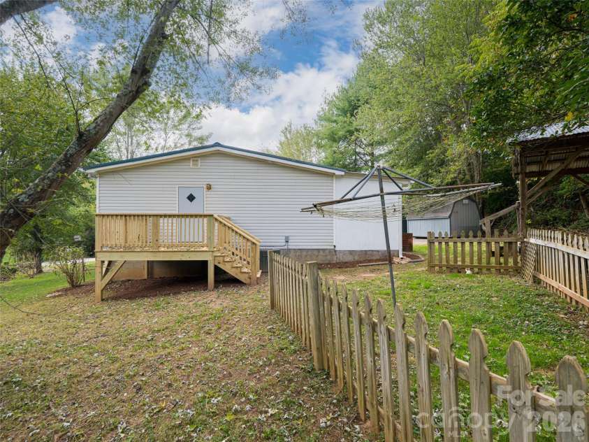 101 Heather Drive, Asheville, NC 28806.  MLS# CAR4378282, YatesRealty ID 23971. 