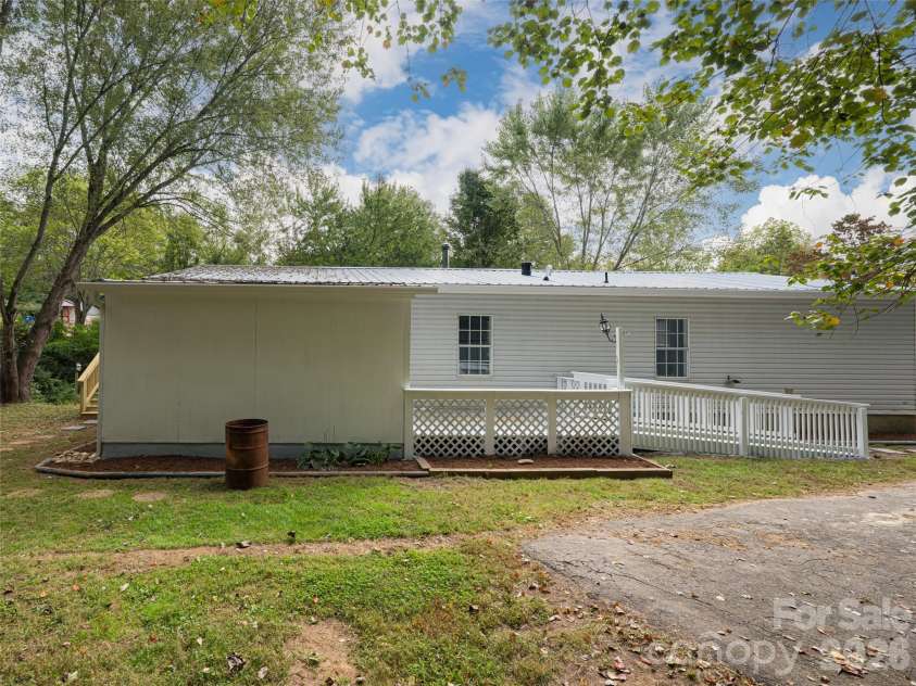 101 Heather Drive, Asheville, NC 28806.  MLS# CAR4378282, YatesRealty ID 23971. 