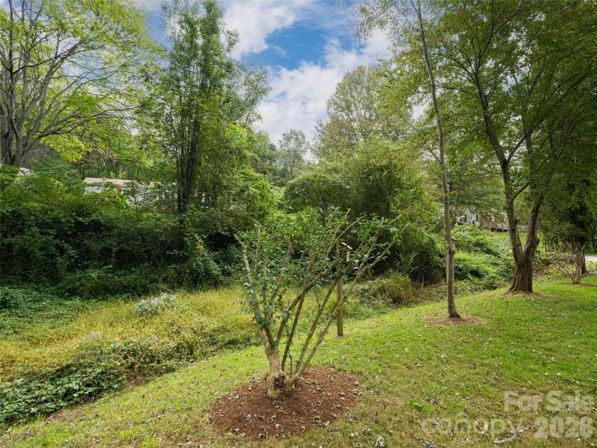 101 Heather Drive, Asheville, NC 28806.  MLS# CAR4378282, YatesRealty ID 23971. 