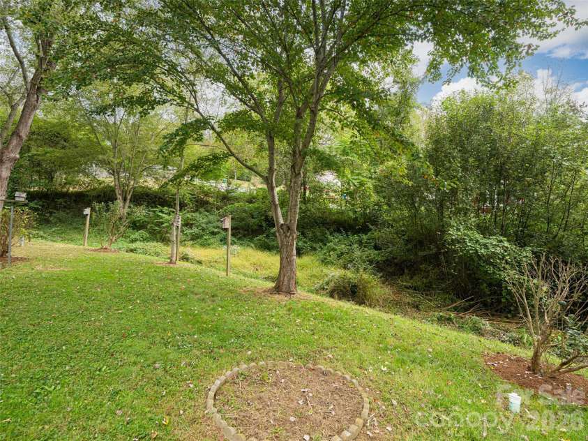 101 Heather Drive, Asheville, NC 28806.  MLS# CAR4378282, YatesRealty ID 23971. 