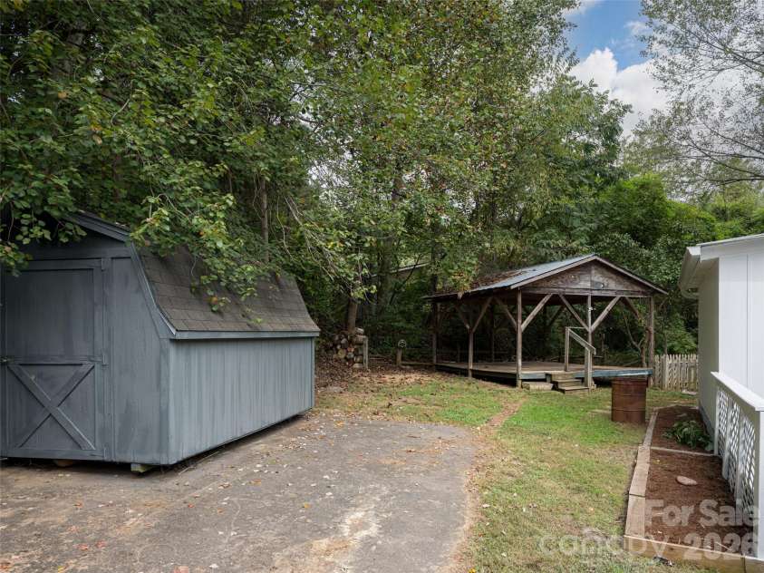 101 Heather Drive, Asheville, NC 28806.  MLS# CAR4378282, YatesRealty ID 23971. 