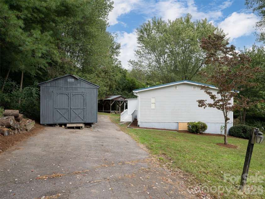 101 Heather Drive, Asheville, NC 28806.  MLS# CAR4378282, YatesRealty ID 23971. 