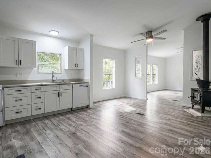 101 Heather Drive, Asheville, NC 28806.  MLS# CAR4378282, YatesRealty ID 23971. 