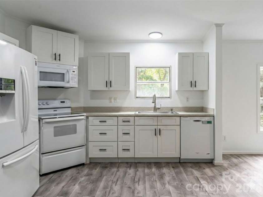 101 Heather Drive, Asheville, NC 28806.  MLS# CAR4378282, YatesRealty ID 23971. 