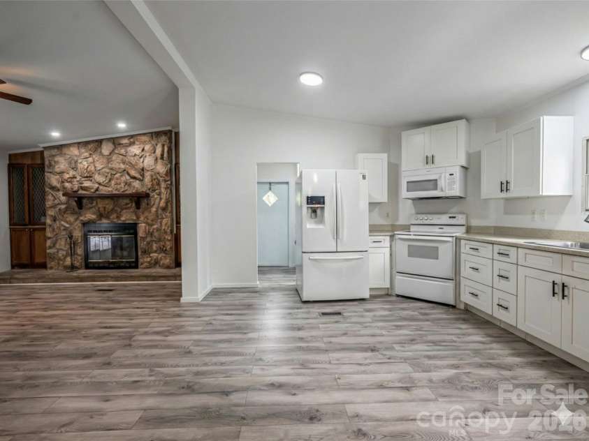 101 Heather Drive, Asheville, NC 28806.  MLS# CAR4378282, YatesRealty ID 23971. 