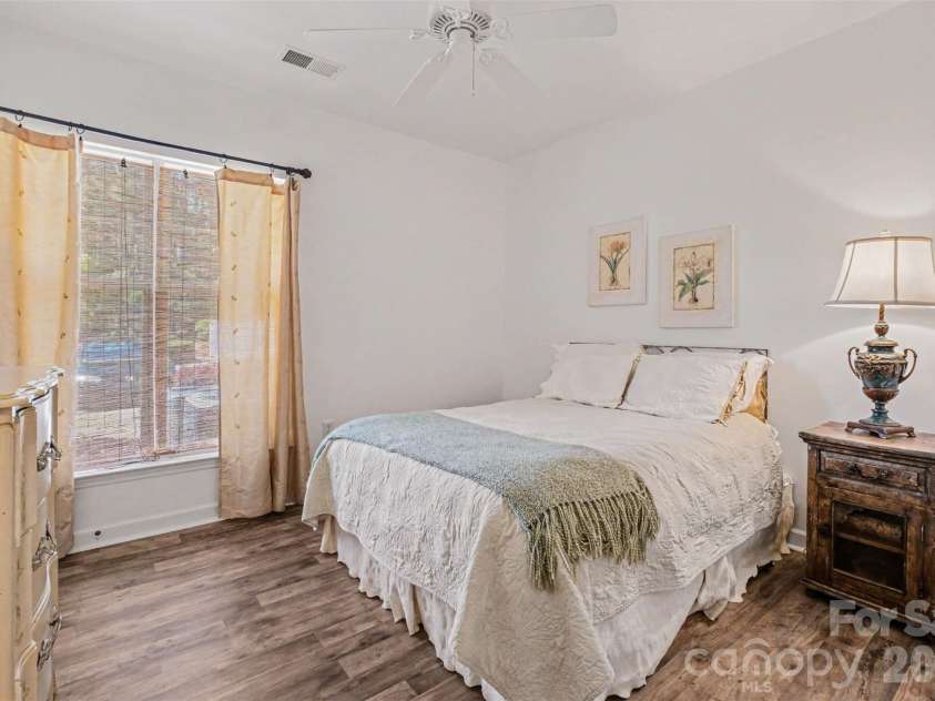 11945 Ridgeway Park Drive, Charlotte, NC 28277.  MLS# CAR4378177, YatesRealty ID 23973. 2nd bedroom