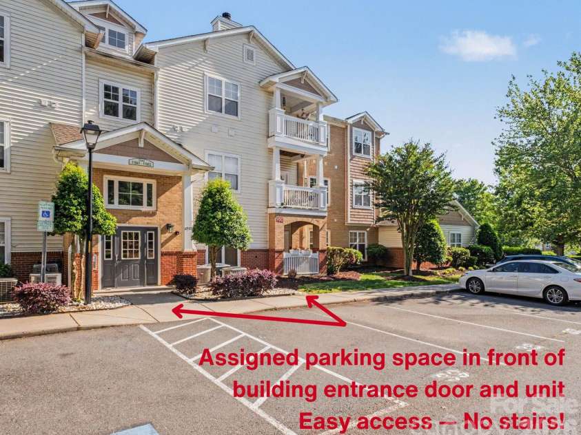 11945 Ridgeway Park Drive, Charlotte, NC 28277.  MLS# CAR4378177, YatesRealty ID 23973. Easy access, no stairs