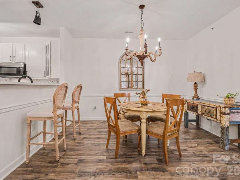 11945 Ridgeway Park Drive, Charlotte, NC 28277.  MLS# CAR4378177, YatesRealty ID 23973. Large dining room