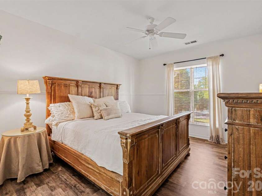 11945 Ridgeway Park Drive, Charlotte, NC 28277.  MLS# CAR4378177, YatesRealty ID 23973. Large primary bedroom