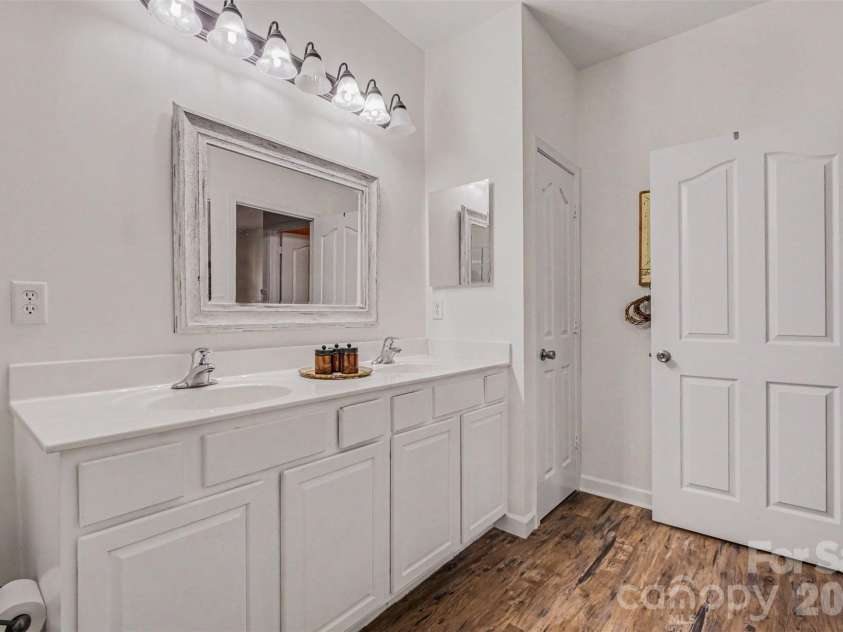 11945 Ridgeway Park Drive, Charlotte, NC 28277.  MLS# CAR4378177, YatesRealty ID 23973. Linen closet