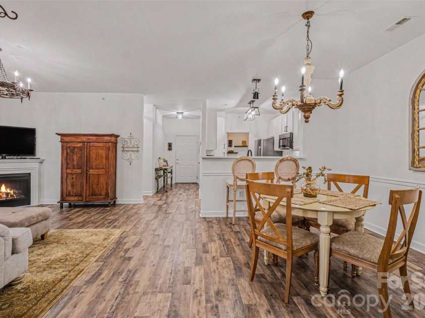 11945 Ridgeway Park Drive, Charlotte, NC 28277.  MLS# CAR4378177, YatesRealty ID 23973. Open Floor