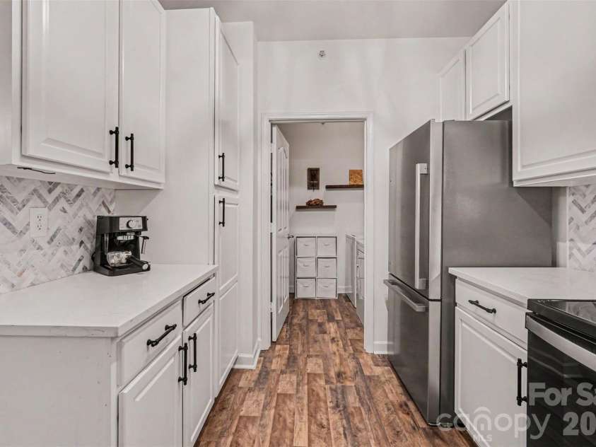 11945 Ridgeway Park Drive, Charlotte, NC 28277.  MLS# CAR4378177, YatesRealty ID 23973. Refrigerator conveys