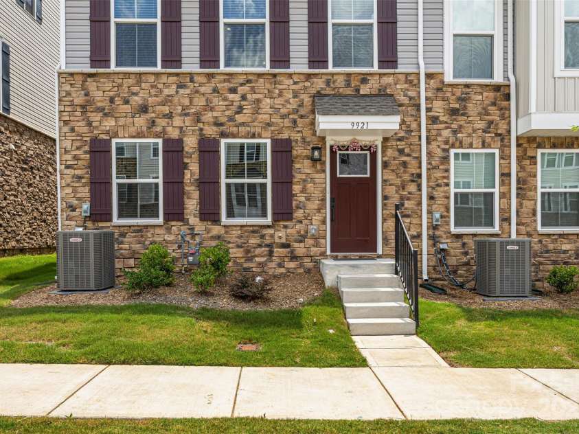 9921 Oaklawn Boulevard, Huntersville, NC 28078.  MLS# CAR4276486, YatesRealty ID 23973. 