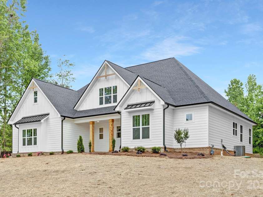 4032 Brandy Creek Court, Clover, SC 29710.  MLS# CAR4270108, YatesRealty ID 23974. 