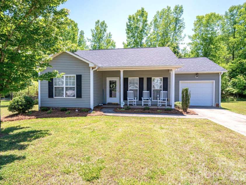 7212 Pinfeather Circle, Cramerton, NC 28032.  MLS# CAR4382915, YatesRealty ID 23975. 
