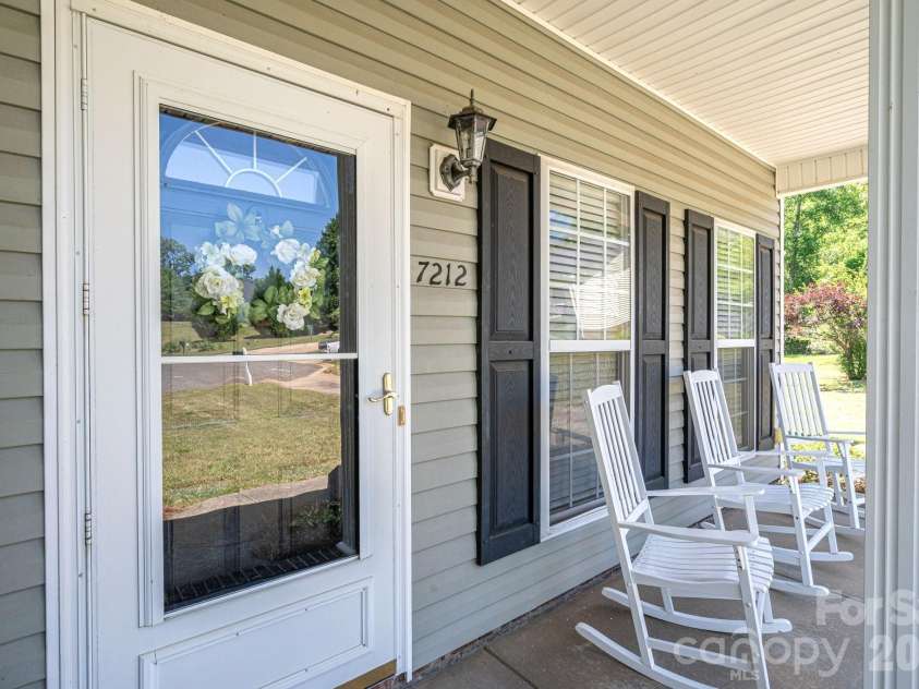 7212 Pinfeather Circle, Cramerton, NC 28032.  MLS# CAR4382915, YatesRealty ID 23975. 