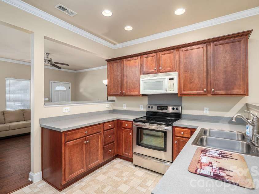 7212 Pinfeather Circle, Cramerton, NC 28032.  MLS# CAR4382915, YatesRealty ID 23975. 